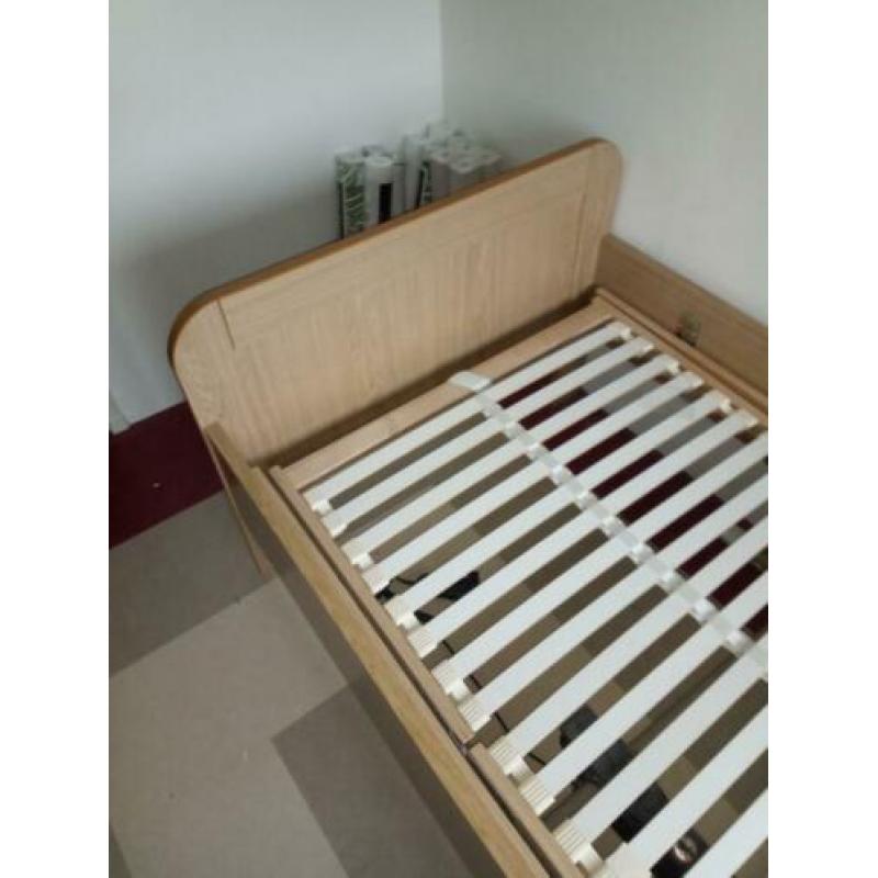 Bed electrische verstelbare rug en benen