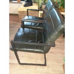 2 eetkamerstoelen