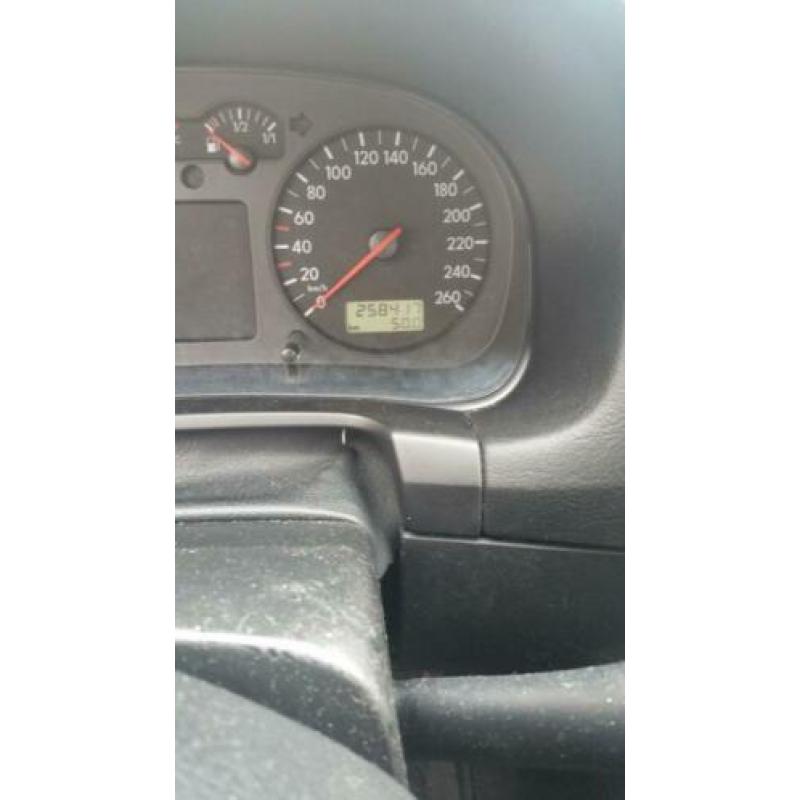 Volkswagen Bora 1.6 74KW 1999 Grijs