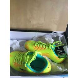 Voetbal schoenen maat 28
