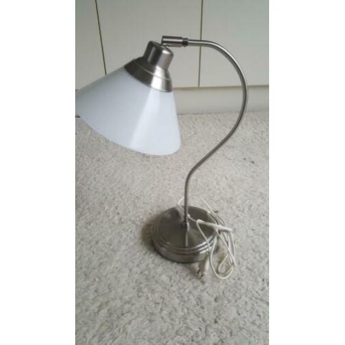 Leuke tafellamp in het chroom, zgan