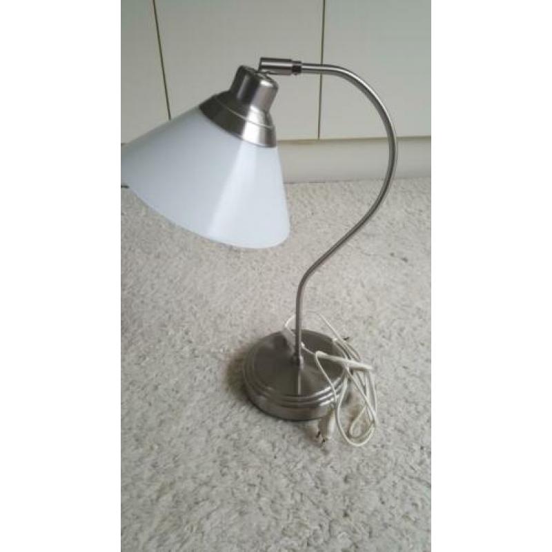 Leuke tafellamp in het chroom, zgan