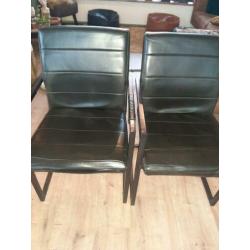 2 eetkamerstoelen