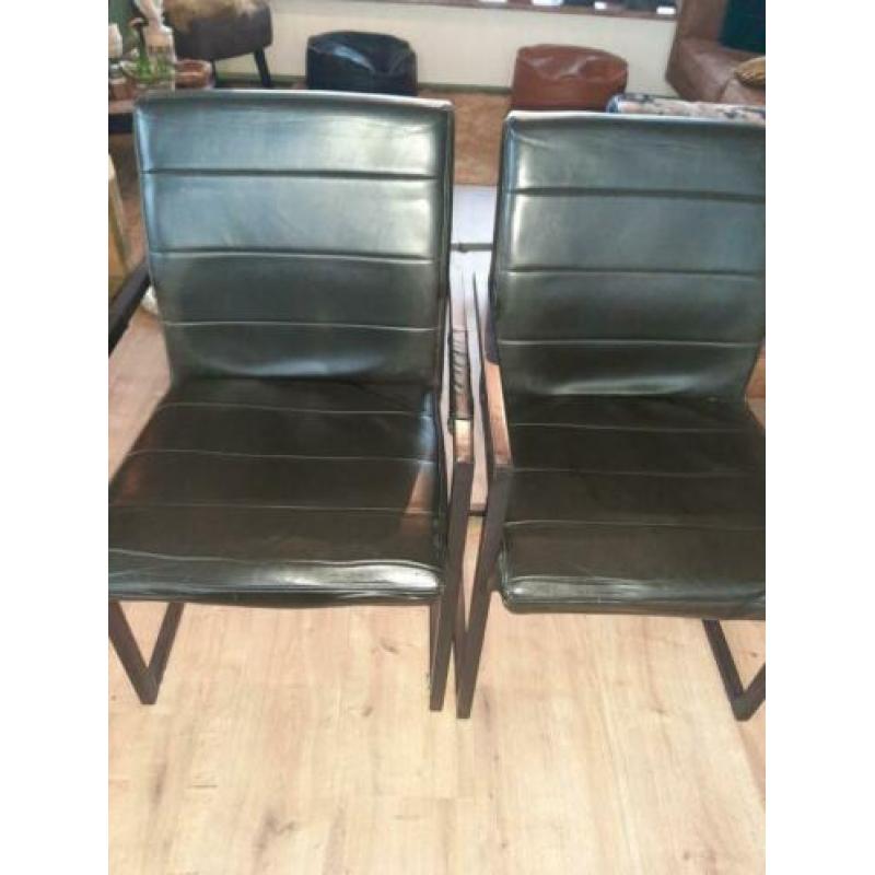 2 eetkamerstoelen