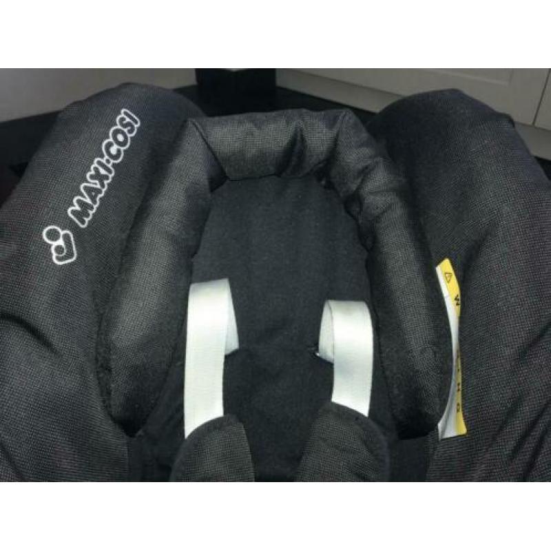 Maxi Cosi Citi (zwart) incl. verkleiner en zonnescherm