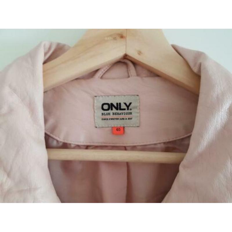 Roze nepleren jasje van Only, maat 40