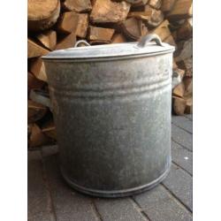 Oude zinken weckpan.