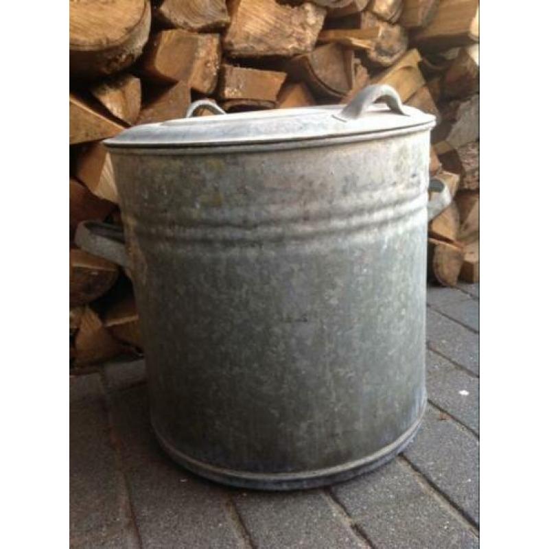 Oude zinken weckpan.
