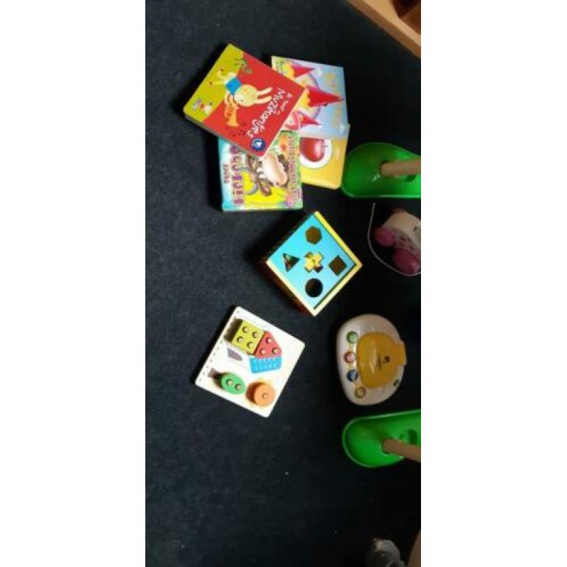 Speelgoed voor baby: nijntjelamp, computertje, etc