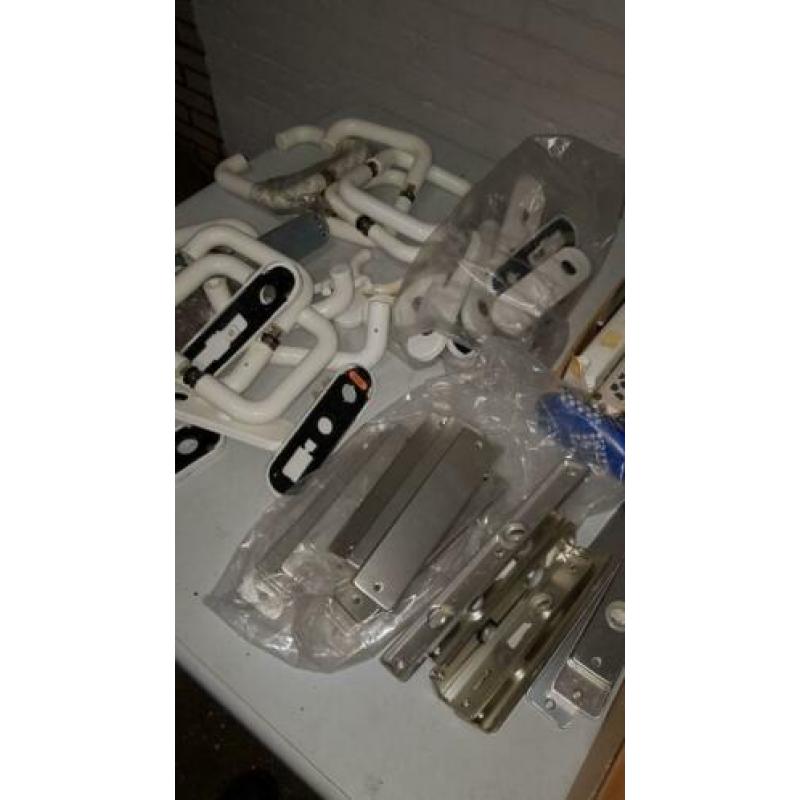 partij nieuw deurbeslag 180 sets en stuks