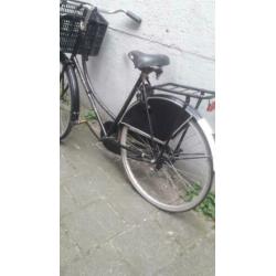 Mooi meisjes fiets 28 inch met slot en krat!