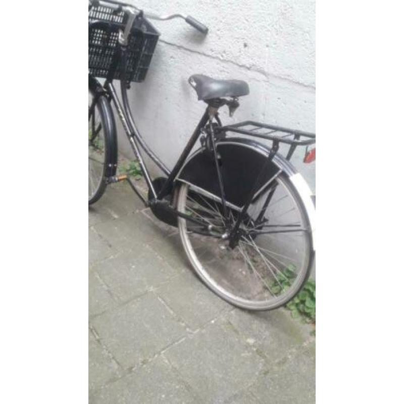 Mooi meisjes fiets 28 inch met slot en krat!