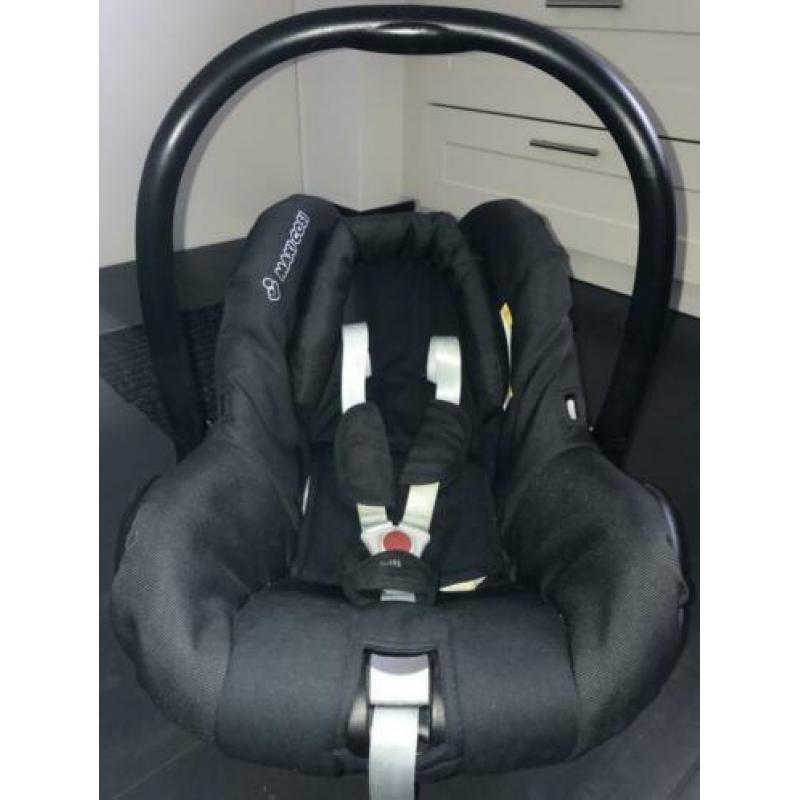 Maxi Cosi Citi (zwart) incl. verkleiner en zonnescherm