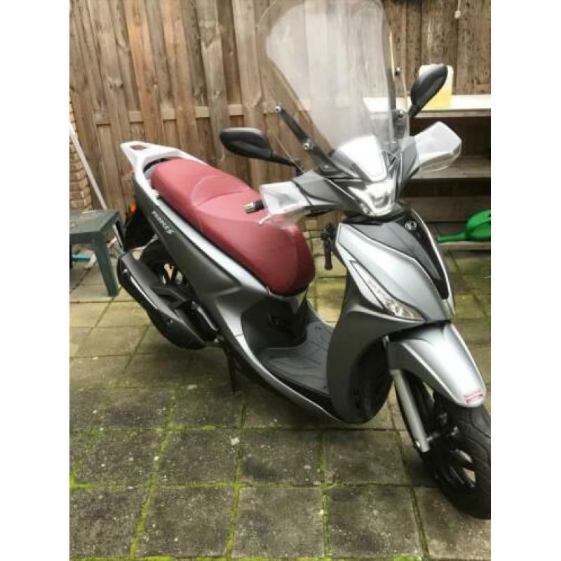 Scooter te koop aangeboden