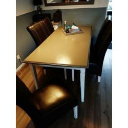 Eettafel met 6 stoelen, 1 stoel is meer stuk zie foto