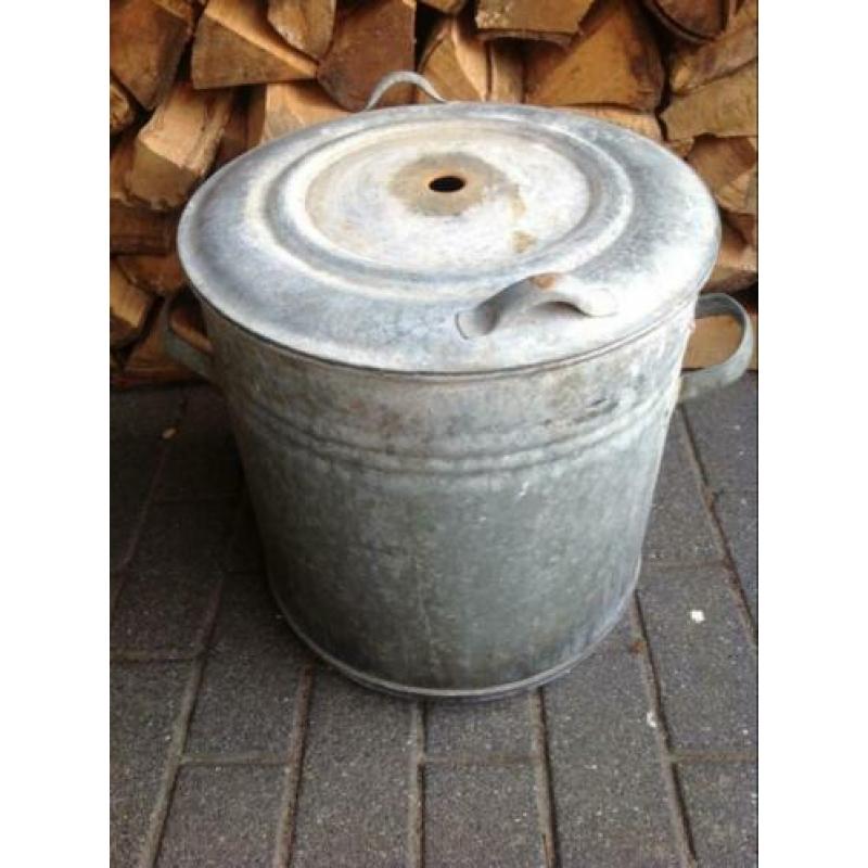Oude zinken weckpan.