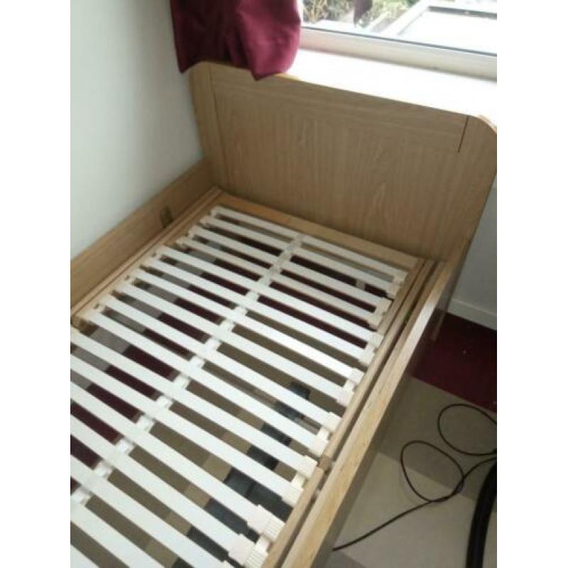 Bed electrische verstelbare rug en benen