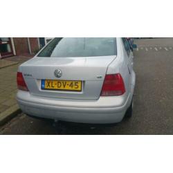 Volkswagen Bora 1.6 74KW 1999 Grijs