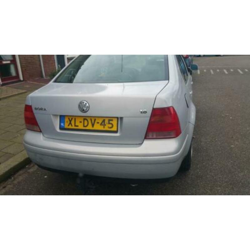 Volkswagen Bora 1.6 74KW 1999 Grijs