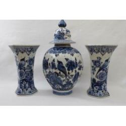 Delfts blauw Kaststel -met valkparkieten-Velsen keramiek