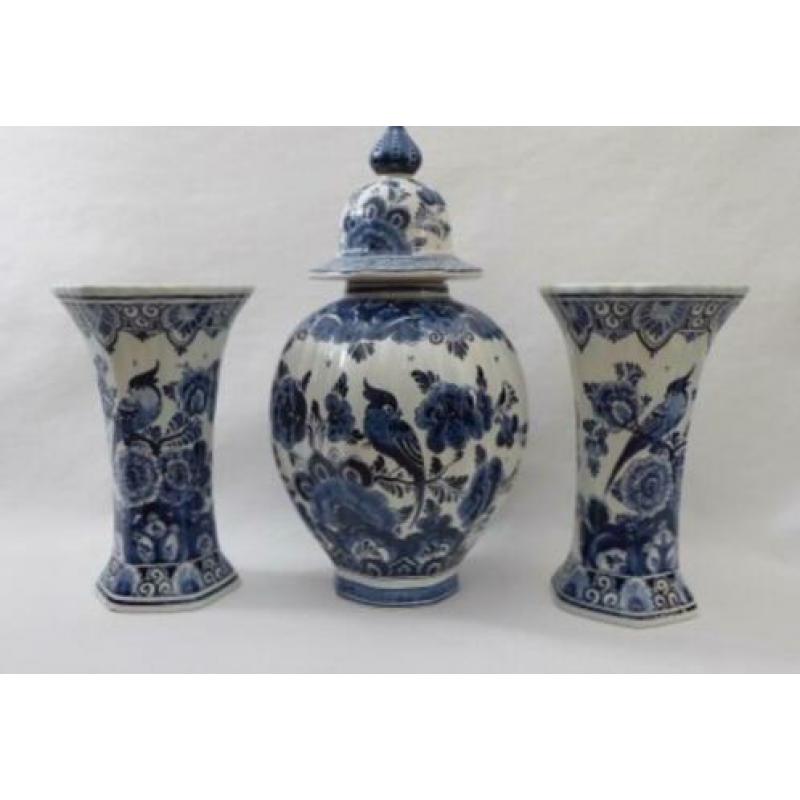 Delfts blauw Kaststel -met valkparkieten-Velsen keramiek