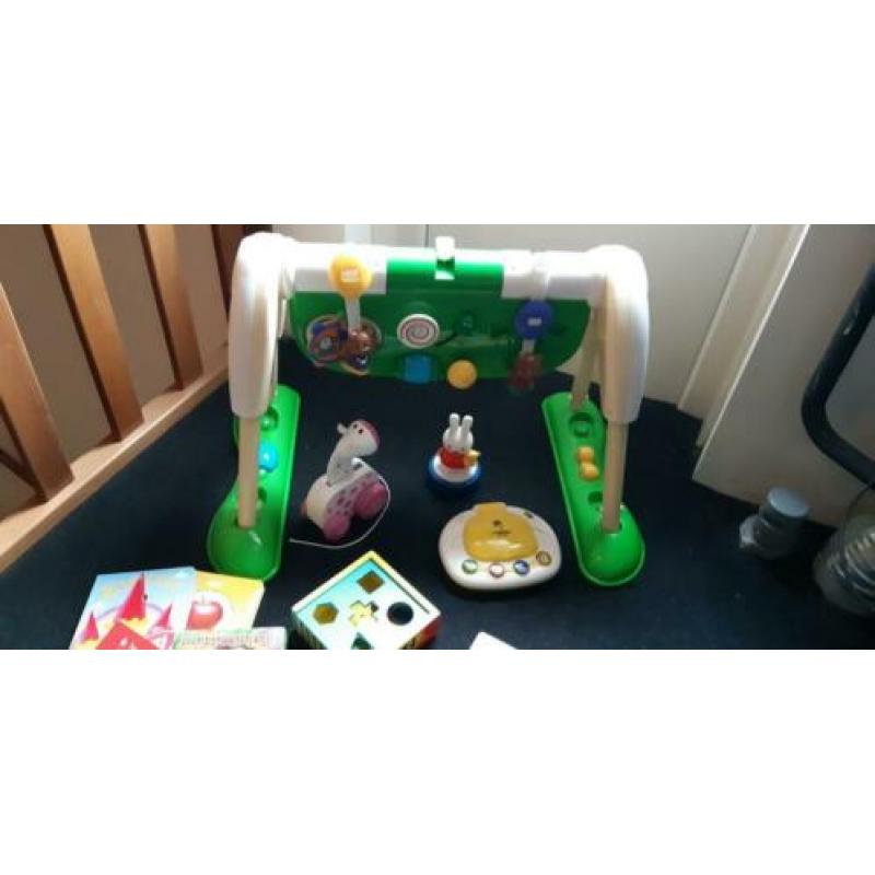 Speelgoed voor baby: nijntjelamp, computertje, etc