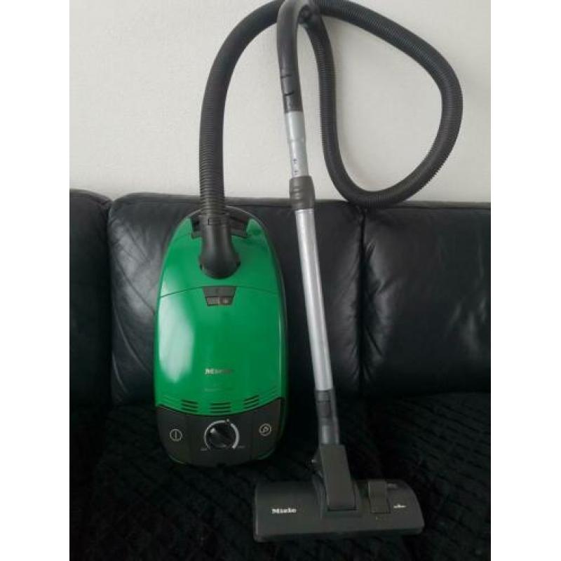 Nette stofzuiger van Miele werkt prima Vermogen 1700w