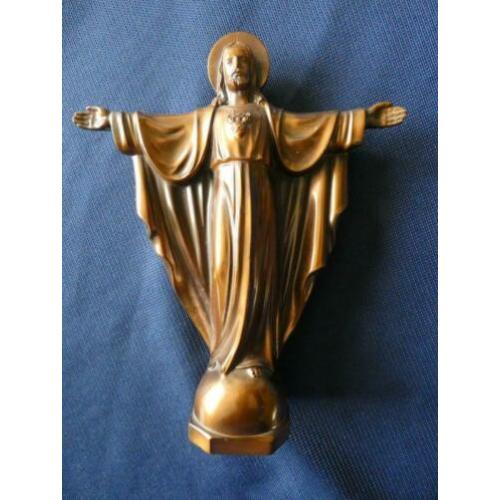 Oud koperen beeld van Jezus Christus