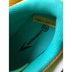Voetbal schoenen maat 28