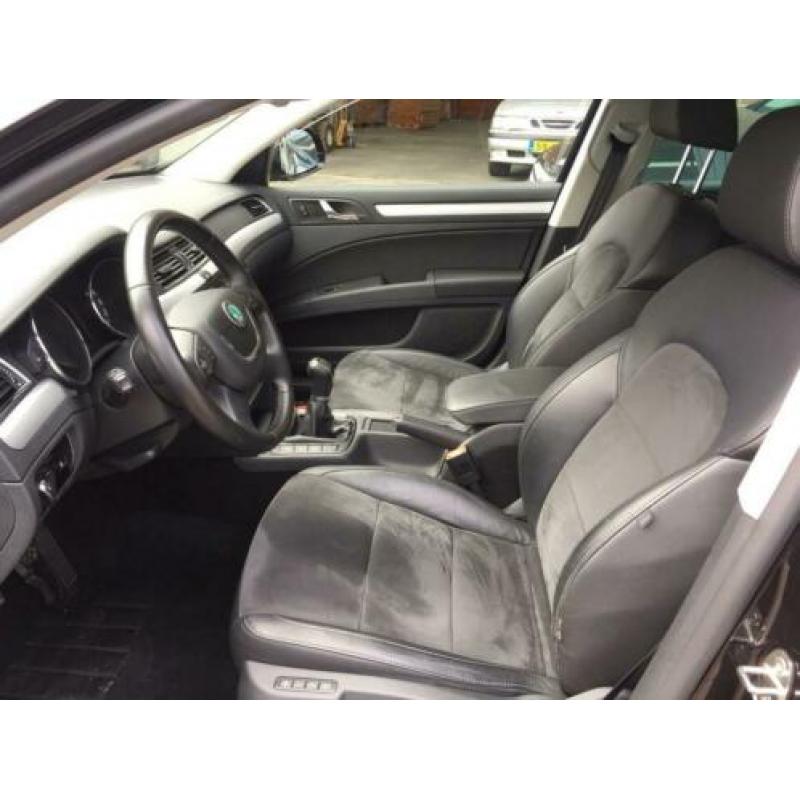 Skoda Superb Combi 1.6 TDI 140PK ARCTIC ACTIVE NAVI-LEDER-XE