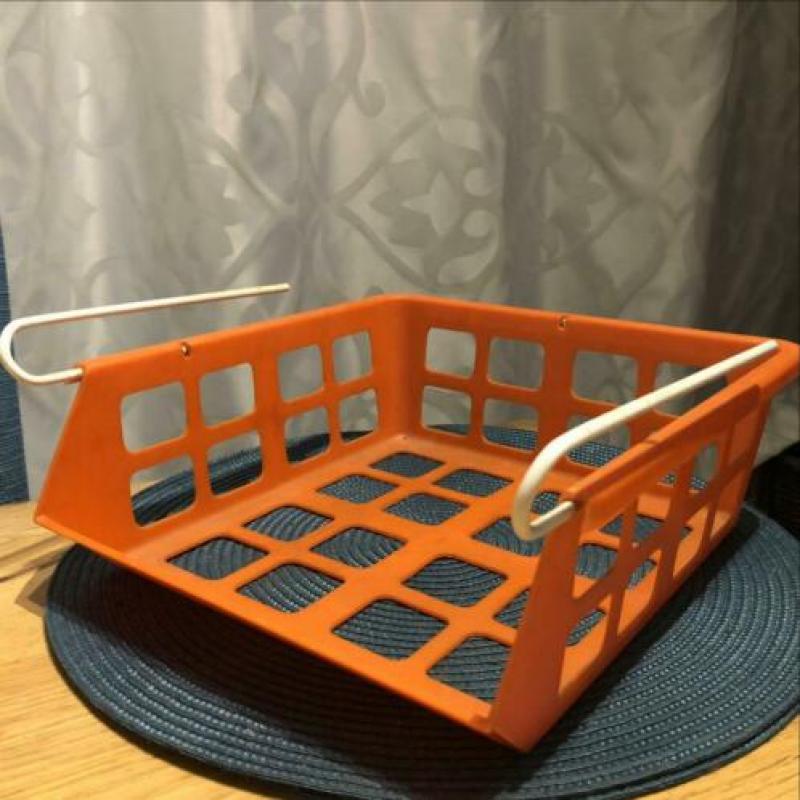 Retro hangmandje oranje voor aan plank /kast