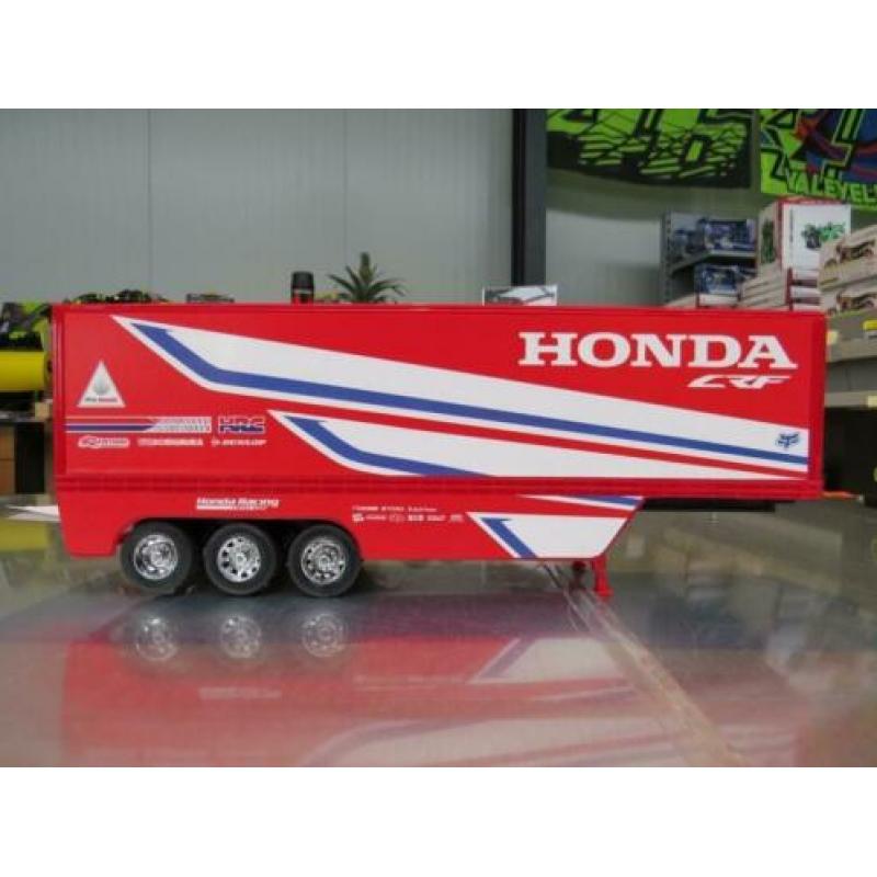 Honda HRC Factory racing truck 1:32 Maar liefst 50 cm. lang