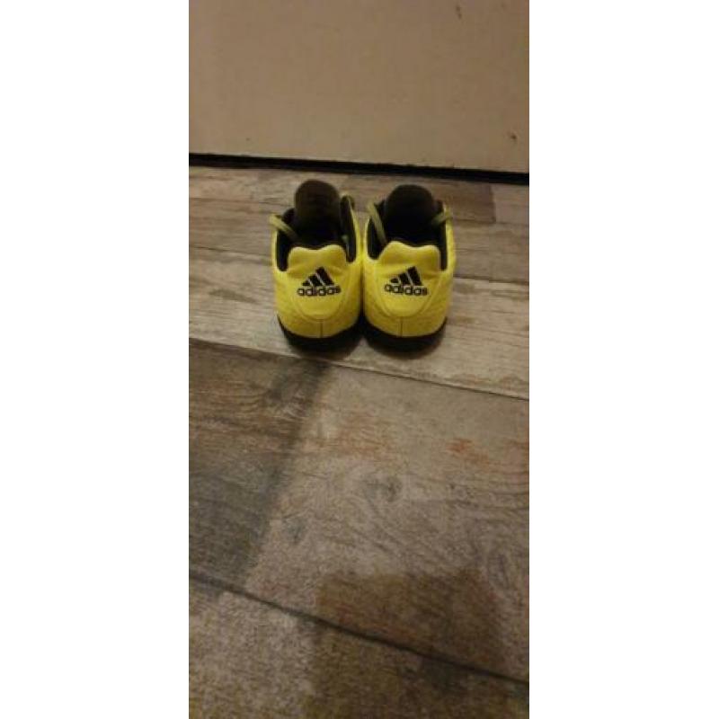 Adidas traxion voetbal schoenen maat 36, zie alle foto's