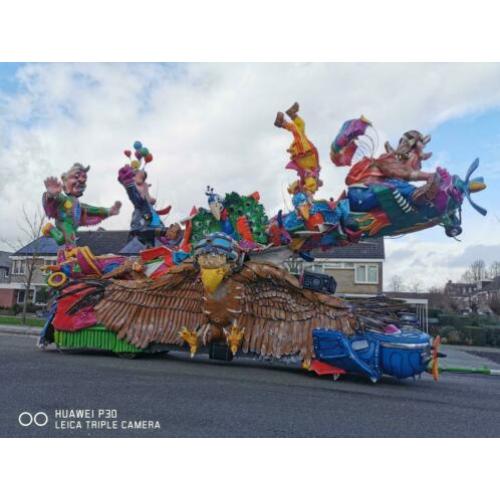 Carnavalswagen vloegen