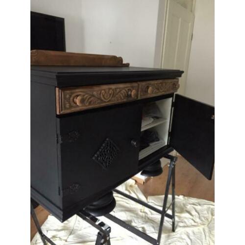 Dressoirtje/ commode/ kastje zwart met laatjes en n schap