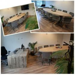 Vergadertafel, bureau, kantoorinrichting. Op maat gemaakt.