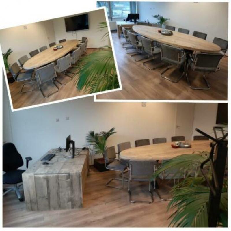 Vergadertafel, bureau, kantoorinrichting. Op maat gemaakt.
