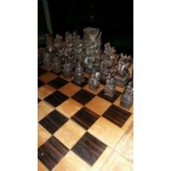 Mooi antiek groot schaak en backgammon spel (leuk houtsnijw
