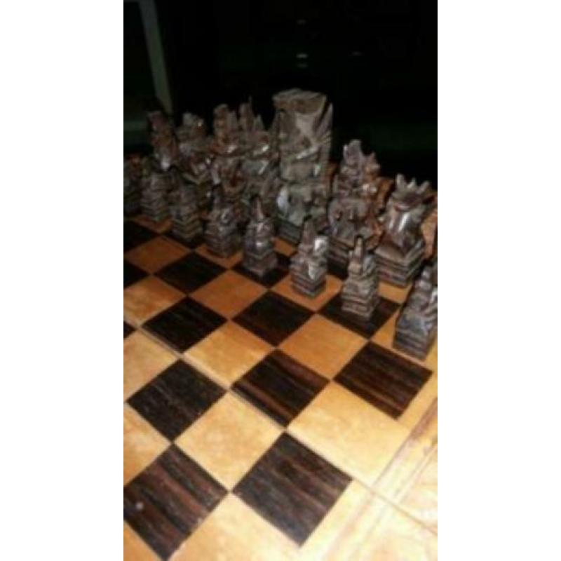 Mooi antiek groot schaak en backgammon spel (leuk houtsnijw