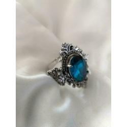 Mooie antique look 925zilveren ring met blauw opaas maat 18