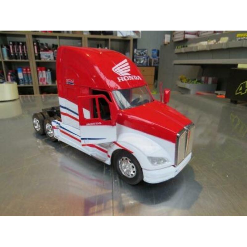 Honda HRC Factory racing truck 1:32 Maar liefst 50 cm. lang