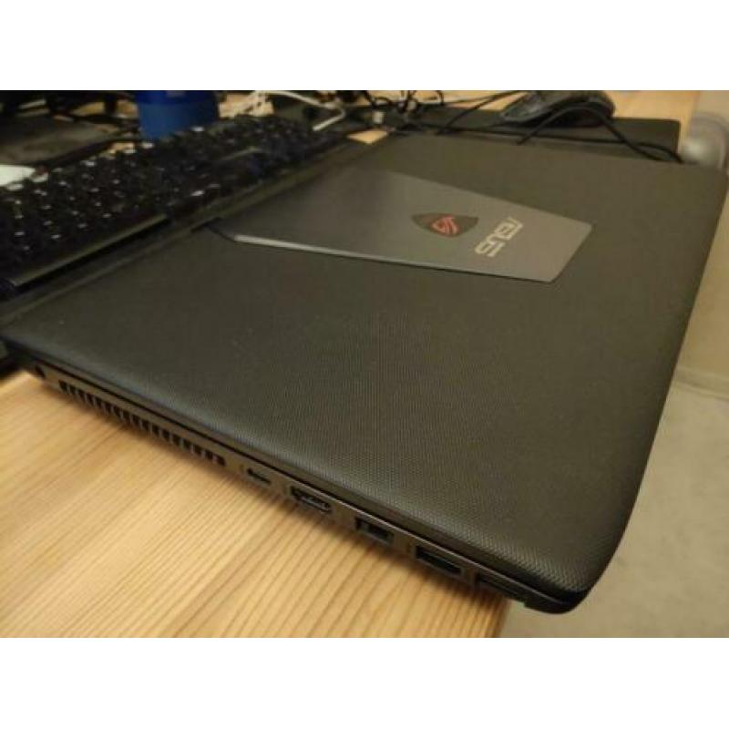 ROG GL552 gaming laptop ( Razer MECHANICAL GAMING KEYBOARD)
