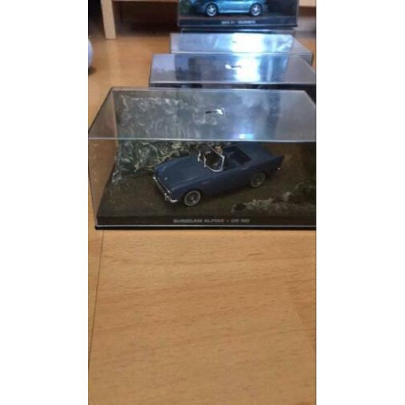 6x Vintage James Bond auto’s op schaal in doos