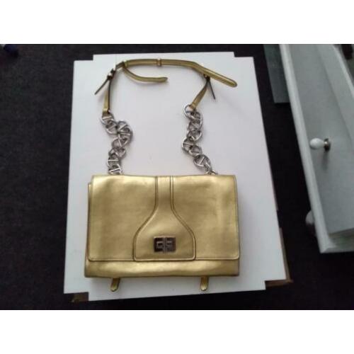 Prada vitello soft chain schouder tas.