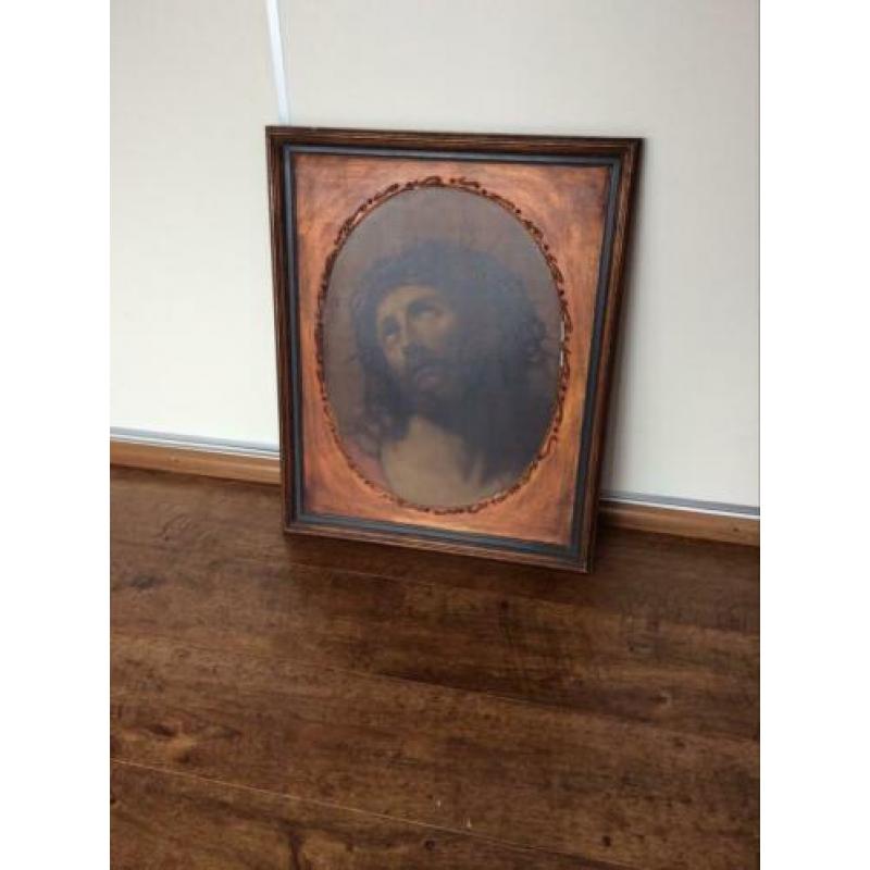 Antieke spullen uit de kerk in een koop