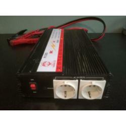 Zware accu varta met omvormer 1000 watt