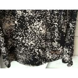 Tumble "N Dry Shirtje (zwart met printjes) mt. 116 (B27A)