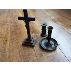 Antieke spullen uit de kerk in een koop