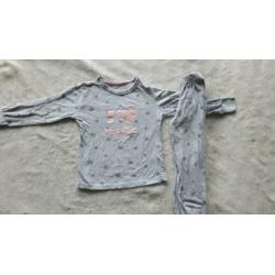 2 pyjama's maat 98/104