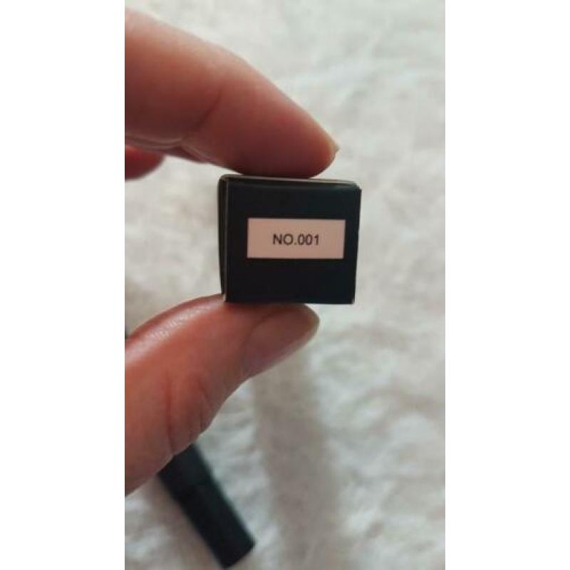 Huda Beauty Concealer 001